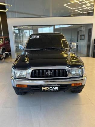 TOYOTA HILUX 3.0 SR 4X4 CD 8V TURBO DIESEL 4P MANUAL